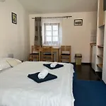 Maison d'hôtes Penzion, Vinný Sklep A Café Bárta 3*