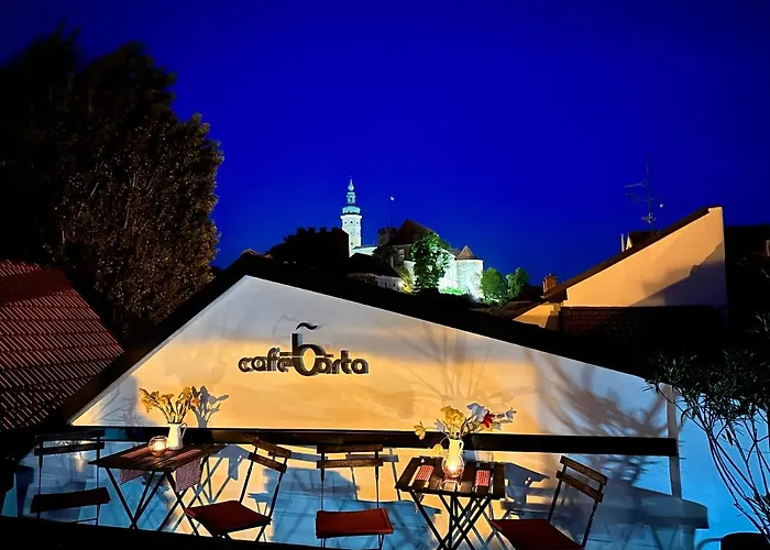 Penzion, Vinny Sklep A Cafe Barta Микулов